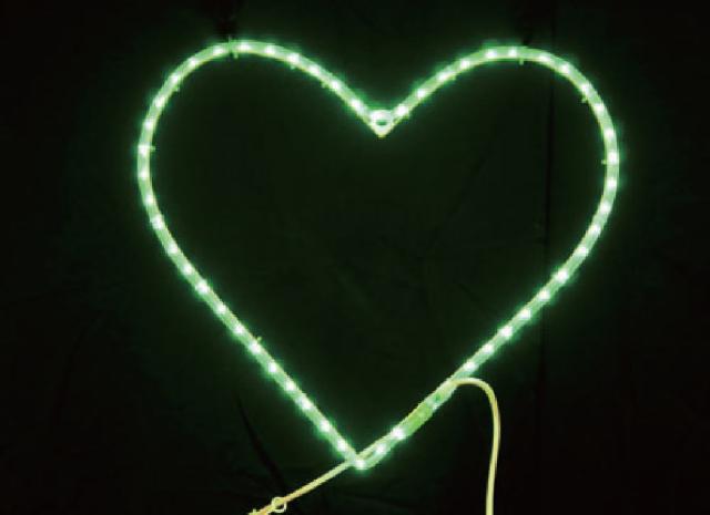 コロL2DM405-G　【イルミネーション】ハート45cm【緑】【グリーン】【2Dモチーフ】【きれい】【美しい】【光】【冬】【クリスマス】【パーティー】【イベント】【LED】【飾り】【エコ】【電飾】【野外】【屋外】【雑貨】【グッズ】【かわいい】の通販は