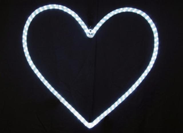 コロL2DM404-W　【イルミネーション】ハート70cm【白】【ホワイト】【2Dモチーフ】【きれい】【美しい】【光】【冬】【クリスマス】【パーティー】【イベント】【LED】【飾り】【エコ】【電飾】【野外】【屋外】【雑貨】【グッズ】【かわいい】の通販は 13,604円