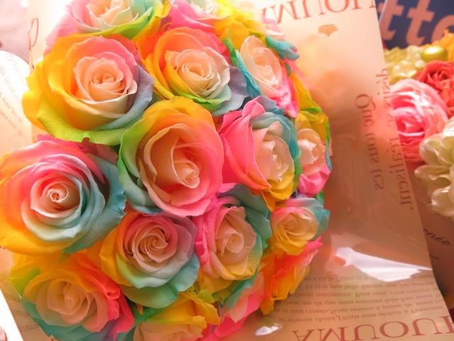 送料無料 成人祝い 花 サプライズ レインボーローズ プリザーブドフラワー 花束 大輪系本使用 プリザーブドフラワー 花束 枯れない花の通販はau Pay マーケット フラワーガーデンリーブス