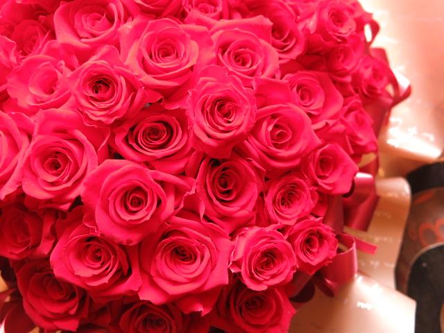 【還暦祝い 女性 赤薔薇 】花束風 ギフト プリザーブドフラワー 赤バラ 60輪 30×40 ケース付き 還暦祝いにオススメ♪_5