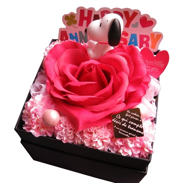 【誕生日プレゼント スヌーピー】スヌーピー 花束風 ハートバラ ソープフラワー使用 プレゼント 箱を開けてサプライズ フラワーボックス バラ ソープフラワー入りの通販は 5,076円