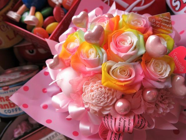 プリザーブドフラワー 花束 レインボーローズ ケース付き ハート入り