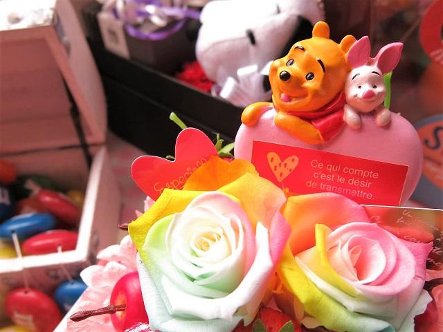 結婚祝いプレゼント 友人 友達 プーさん ピグレット ハート 入り 花 フラワーギフト フラワーケーキ レインボーローズ プリザーブドフラの通販はau Pay マーケット フラワーガーデンリーブス