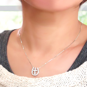 ホースシュー(馬蹄)＆クロス(十字架)ダイヤモンドネックレス 0.30ct  