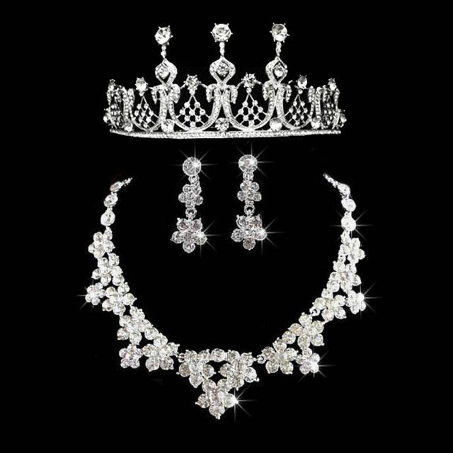 スワロフスキー　クリスタルホワイト　パール　チョーカー　ネックレス　ダイアナ妃 スワロフスキー クリスタルホワイト パール チョーカー ネックレス