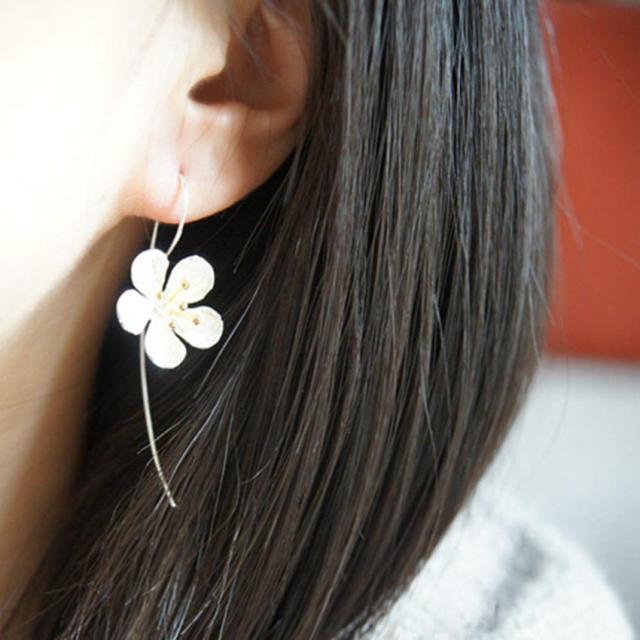 ラグジュアリービッグフラワーピアス 1ペア 花 おもしろ 面白い 立体 3d 桜 サクラ 花見 プレゼント ロングチャーム レディース シルバーの通販はau Pay マーケット ボディピアス専門店グリーンピアッシング