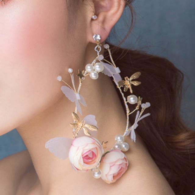 ウエディングフラワーパールバタフライリースイヤリング(1ペア) 両耳 真珠 星 スター ゴールド 金色 薔薇 バラ ローズ ピンク チョウ 蝶 トンの通販は