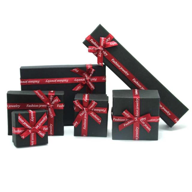 レッドリボンブラックラッピングボックス ネックレス チョーカー用 1個販売 黒色 箱 赤色 指輪 首飾り ペンダント ブレスレット アンの通販はau Pay マーケット ボディピアス専門店グリーンピアッシング