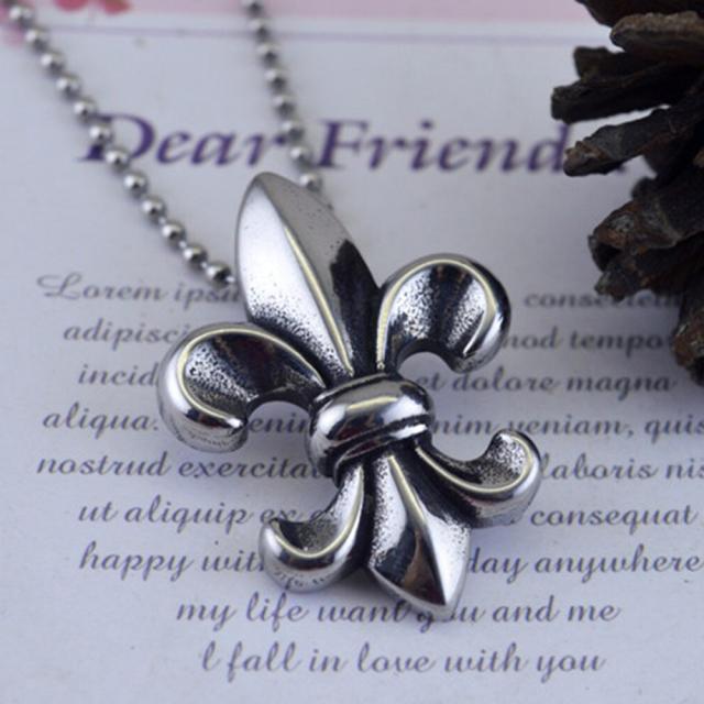 フレアドリスステンレスペンダントトップ 1個販売 百合の紋章 リリーエンブレム サージカルステンレス316L ネックレス メンズ レディース ステンレスパーツ 首飾り チョーカー 人気 男性 女性 彼氏 ユリの紋章 おしゃれ カッコイイ プレゼント ギフト 流行 綺麗め オシャレの通販は