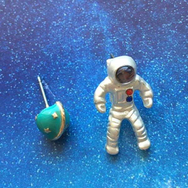 アポロ11号ピアス 宇宙飛行士と惑星ピアスのセット ファッションピアス 両耳 面白 手作り ピアス ユニーク おもちゃ アニマル 動物 両耳 の通販はau Pay マーケット ボディピアス専門店グリーンピアッシング