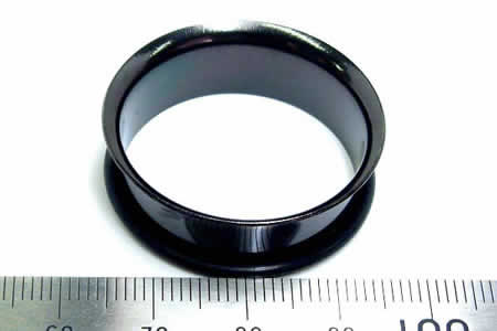 [ 28mm 黒色 ホールピアス ] ブラック シングルフレア ボディピアス 28.0mm サージカルステンレス316L 金属アレルギー メンズ レディース 拡張 ファースト セカンド ホールトゥピアス ゴムキャッチ ラバーキャッチ 片側 広い 大きい ビッグ ラージ ホール 耳 男子人気 インチ_2