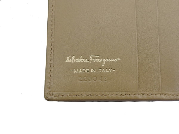 【30％OFF★週末タイムセール】サルヴァトーレフェラガモ Salvatore Ferragamo 二つ折り財布 ベージュ レディース 中古_8