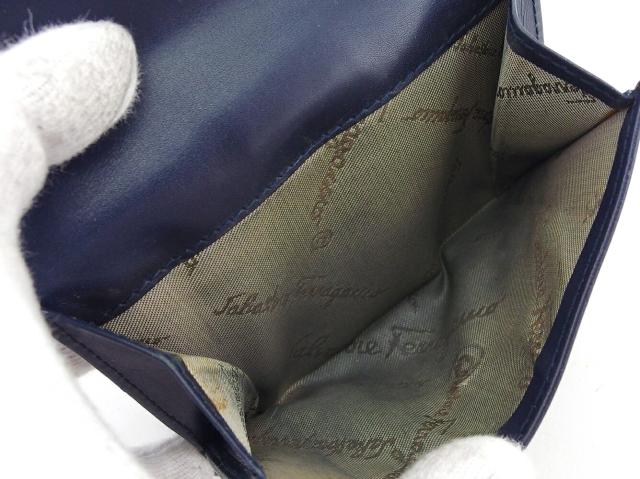 【30％OFF★土日ひと休み大売り出し】サルヴァトーレフェラガモ Salvatore Ferragamo 二つ折り紙入れガンチーニ Midnight レディース 中古