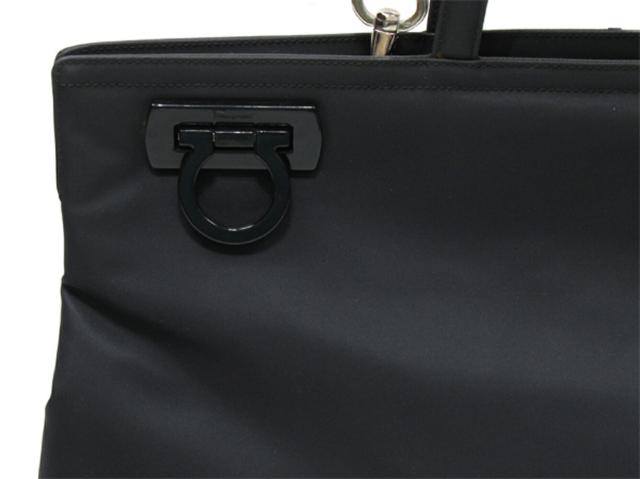 【30％OFF★週末タイムSALE】サルヴァトーレフェラガモ Salvatore Ferragamo トートバッグガンチーニ ショルダーストラップ付き ブラック シルバー レディース 中古_5