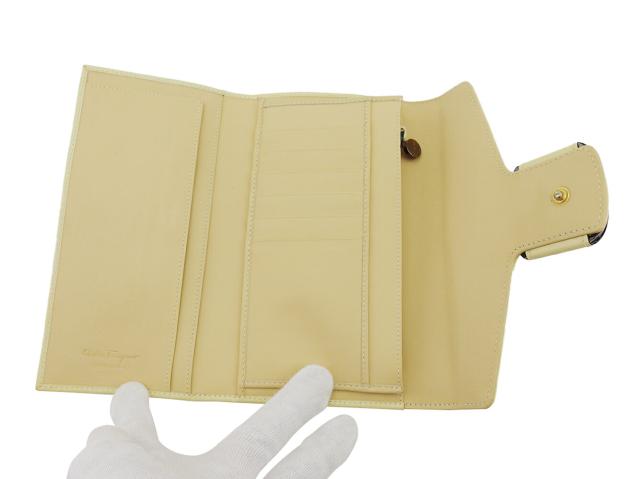【GWタイムセール】サルヴァトーレフェラガモ Salvatore Ferragamo 長財布ヴァラ ベージュ レディース 中古_4
