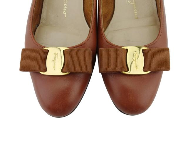【30％OFF★土日ひと休み大売り出し】サルヴァトーレフェラガモ Salvatore Ferragamo パンプスヴァラリボン ♯6二分の一C ラウンドトゥ 赤銅色 ゴールド レディース 中古