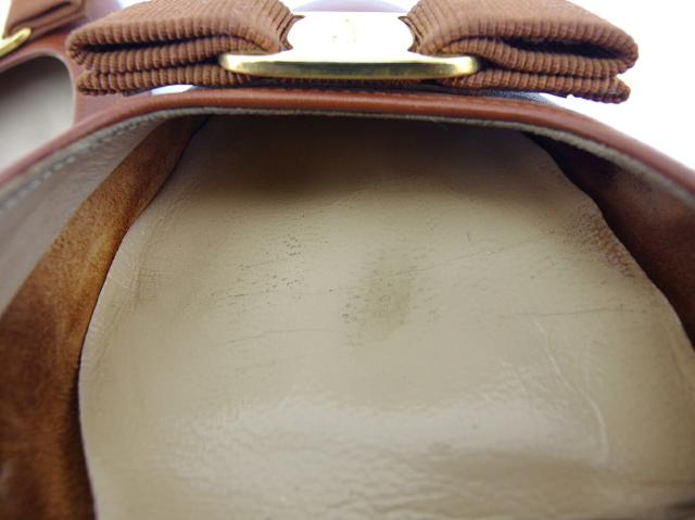 【30％OFF★土日ひと休み大売り出し】サルヴァトーレフェラガモ Salvatore Ferragamo パンプスヴァラリボン ♯6二分の一C ラウンドトゥ 赤銅色 ゴールド レディース 中古