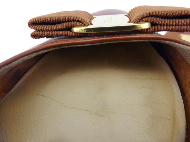 【30％OFF★土日ひと休み大売り出し】サルヴァトーレフェラガモ Salvatore Ferragamo パンプスヴァラリボン ♯6二分の一C ラウンドトゥ 赤銅色 ゴールド レディース 中古