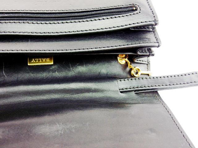 【30％OFF★土日ひと休み大売り出し】バリー BALLY クラッチバッグロゴプレート 黒いこと ゴールド レディース 中古