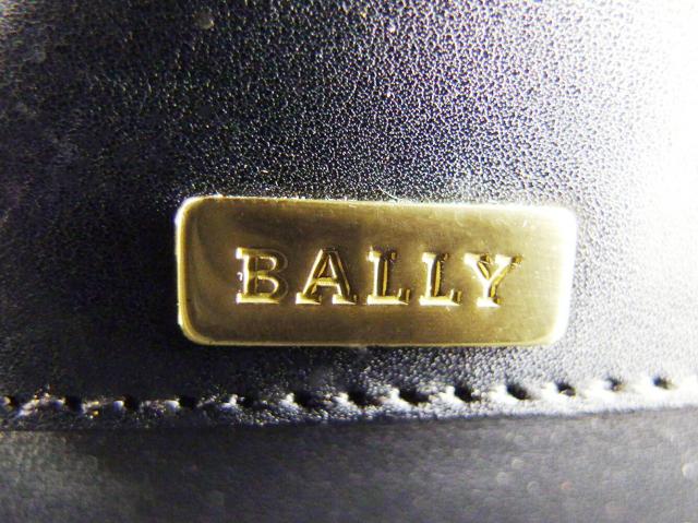 【30％OFF★土日ひと休み大売り出し】バリー BALLY クラッチバッグロゴプレート 黒いこと ゴールド レディース 中古