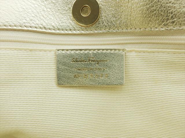 【30％OFF★週末タイムSALE】サルヴァトーレフェラガモ Salvatore Ferragamo トートバッグガンチーニ ベージュ ゴールド レディース 中古_5