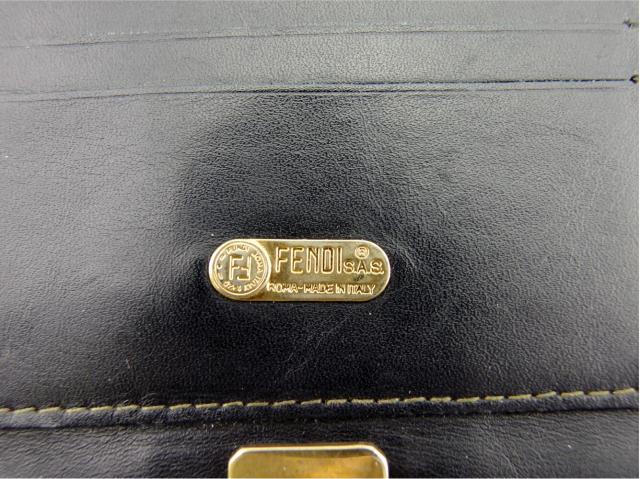 【30％OFF★土日ひと休み大売り出し】フェンディ FENDI 二つ折り紙入れズッカ 黒いこと ベージュ ゴールド レディース 中古