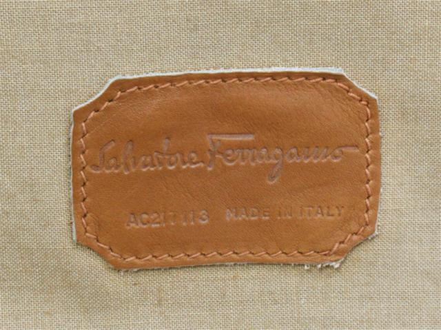 サルヴァトーレフェラガモ Salvatore Ferragamo ガーメントバッグロゴプレート ベージュ ゴールド レディース 中古_10