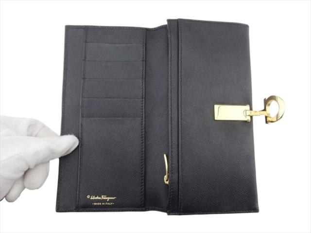 サルヴァトーレフェラガモ Salvatore Ferragamo 長財布ガンチーニ ブラック ゴールド レディース 中古_4