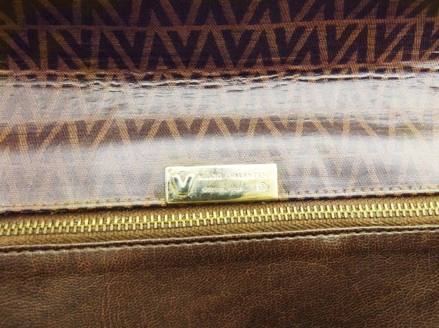 【30％OFF★土日ひと休み大売り出し】マリオ・ヴァレンティノ MARIO VALENTINO クラッチペダル御徒面子V見澄ます 赤銅色 ゴールド レディース 中古