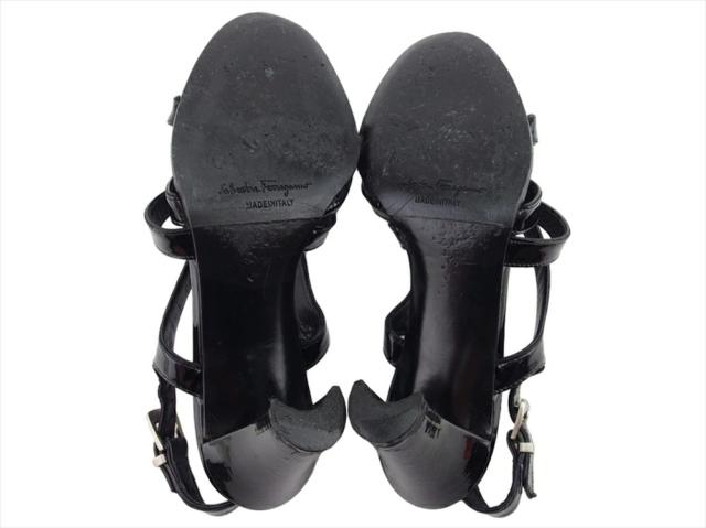 【試着のみ美品】FERRAGAMO ブラック クロスストラップ サンダル 試着のみ美品】FERRAGAMO ブラック クロスストラップ サンダル