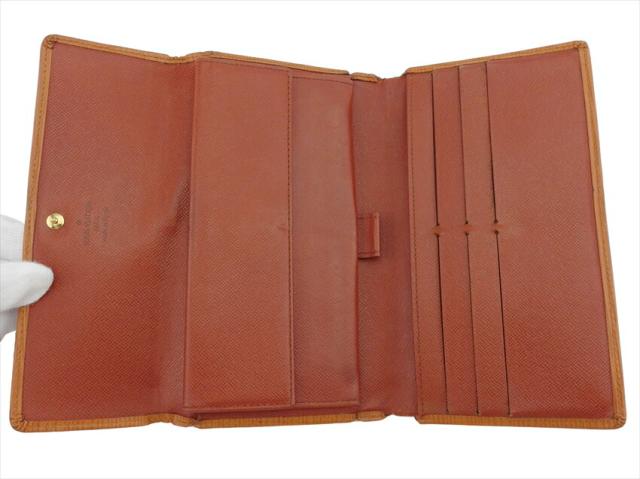 ルイヴィトン エピ ポルトトレゾール・インターナショナル M63389 長財布