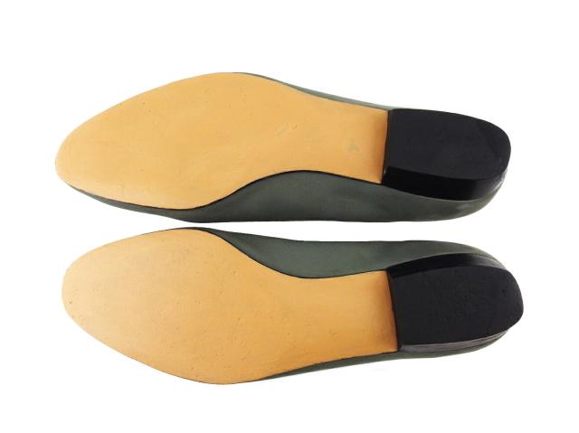 【30％OFF★土日ひと休み大売り出し】サルヴァトーレフェラガモ Salvatore Ferragamo パンプスロゴプレート ♯8二分の一C ラウンドトゥ 薄墨色 薄墨色 ゴールド レディース 中古