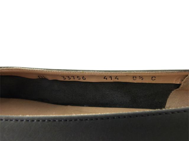 【30％OFF★土日ひと休み大売り出し】サルヴァトーレフェラガモ Salvatore Ferragamo パンプスロゴプレート ♯8二分の一C ラウンドトゥ 薄墨色 薄墨色 ゴールド レディース 中古