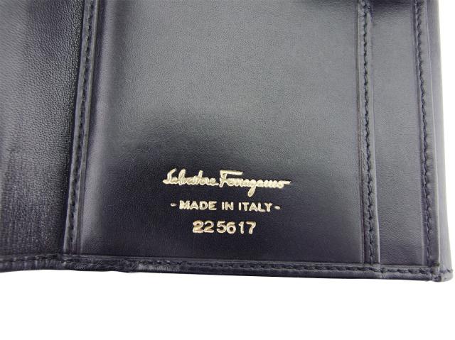 【30％OFF★週末タイムSALE】サルヴァトーレフェラガモ Salvatore Ferragamo 長財布ロゴプレート ブラック ゴールド レディース 中古_10