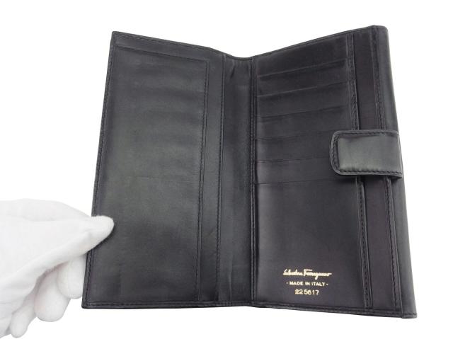 【30％OFF★週末タイムSALE】サルヴァトーレフェラガモ Salvatore Ferragamo 長財布ロゴプレート ブラック ゴールド レディース 中古_4