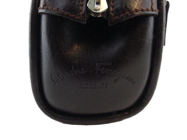 【30％OFF★土日ひと休み大売り出し】サルヴァトーレフェラガモ Salvatore Ferragamo クラッチバッグサイドロゴ 赤銅色 しろがね色 レディース 中古