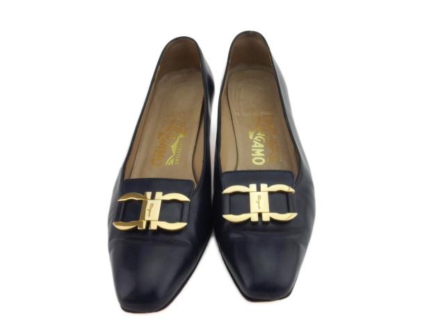 【月末SALE★30%OFF】サルヴァトーレフェラガモ Salvatore Ferragamo パンプスガンチーニ ♯5D スクエアトゥ ネイビー ゴールド レディース 中古