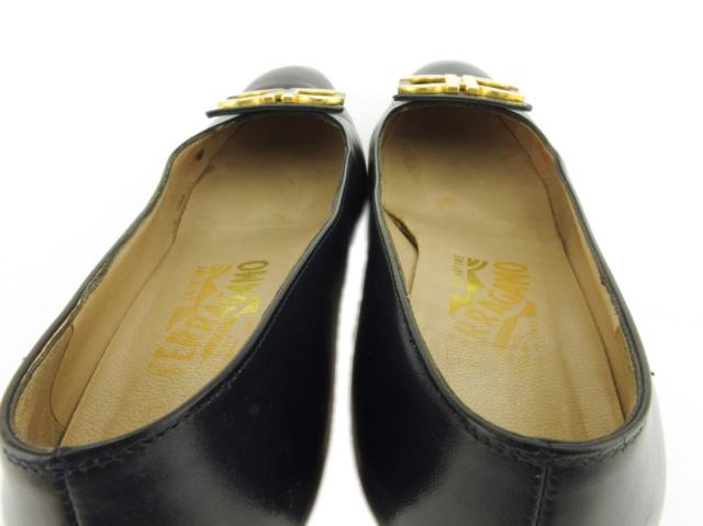 【月末SALE★30%OFF】サルヴァトーレフェラガモ Salvatore Ferragamo パンプスガンチーニ ♯5D スクエアトゥ ネイビー ゴールド レディース 中古