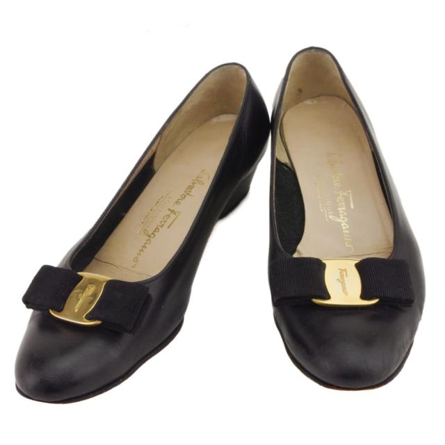【X'masセール★30%OFF】サルヴァトーレフェラガモ Salvatore Ferragamo パンプスヴァラリボン ♯6ハーフC ラウンドトゥ ブラック ゴールド レディース 中古