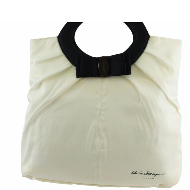 【BIGお買い物ラリー★30%OFFセール中】サルヴァトーレフェラガモ Salvatore Ferragamo トートバッグヴァラリボン ホワイト 白 ブラック レディース 中古