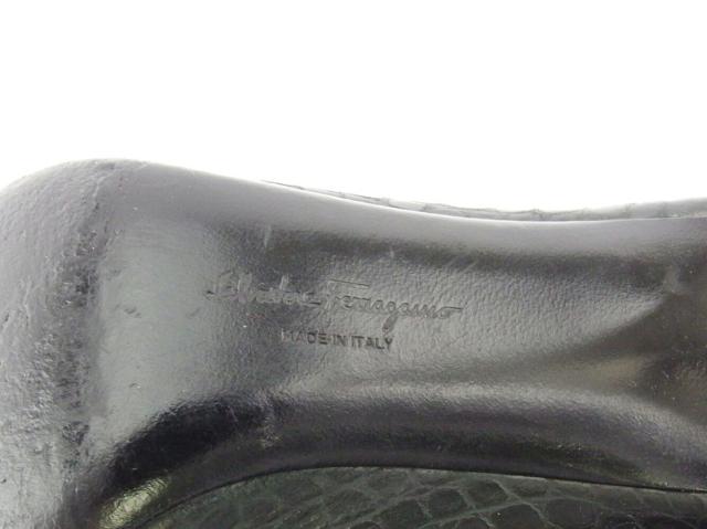 【30％OFF★土日ひと休み大売り出し】サルヴァトーレフェラガモ Salvatore Ferragamo パンプスクロコ調 ♯6C ハイヒール 黒いこと しろがね色 レディース 中古