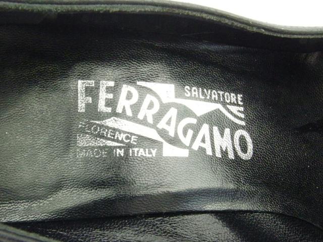 【30％OFF★土日ひと休み大売り出し】サルヴァトーレフェラガモ Salvatore Ferragamo パンプスクロコ調 ♯6C ハイヒール 黒いこと しろがね色 レディース 中古