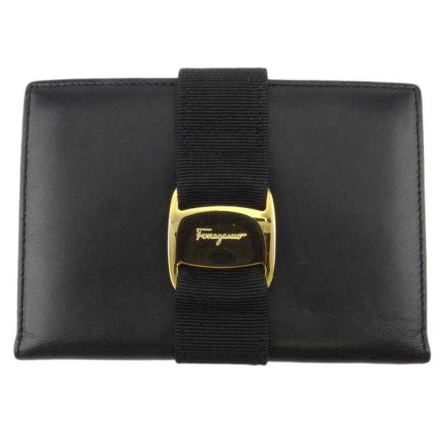 【BIGお買い物ラリー★30%OFFセール中】サルヴァトーレフェラガモ Salvatore Ferragamo パスポートケースヴァラ ブラック ゴールド レディース 中古