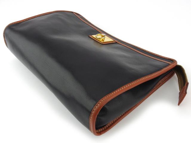 【30％OFF★土日ひと休み大売り出し】セリーヌ CELINE クラッチバッグロゴプレート 黒いこと 赤銅色 ゴールド レディース 中古