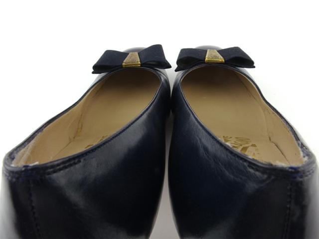 【30％OFF★週末タイムSALE】サルヴァトーレフェラガモ Salvatore Ferragamo パンプスリボン ♯6ハーフD スクエアトゥ ネイビー ゴールド レディース 中古_3