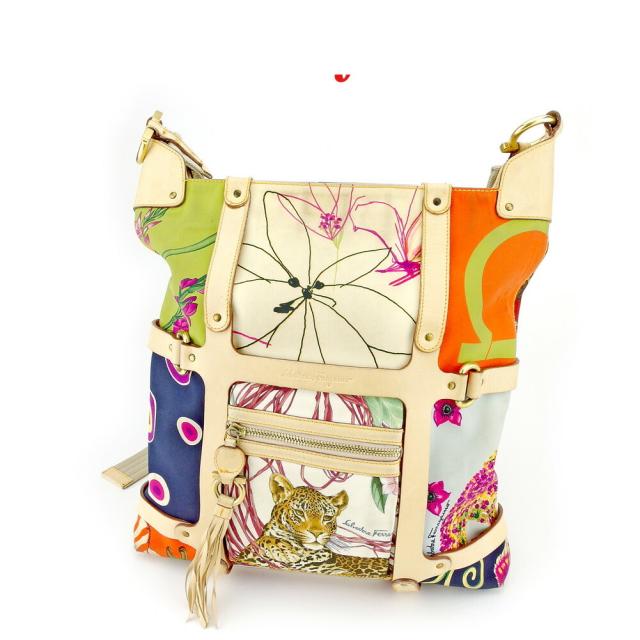 【BIGお買い物ラリー★30%OFFセール中】サルヴァトーレフェラガモ Salvatore Ferragamo ショルダーバッグプリントコンビ ベージュ オレンジ ネイビー系 レディース 中古