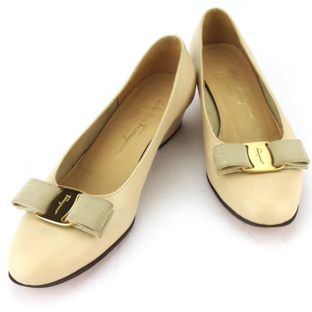 【X'masセール★30%OFF】サルヴァトーレフェラガモ Salvatore Ferragamo パンプスヴァラリボン #6 ベージュ レディース 中古