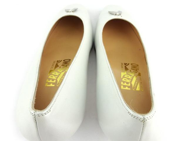 サルヴァトーレフェラガモ Salvatore Ferragamo パンプスロゴプレート