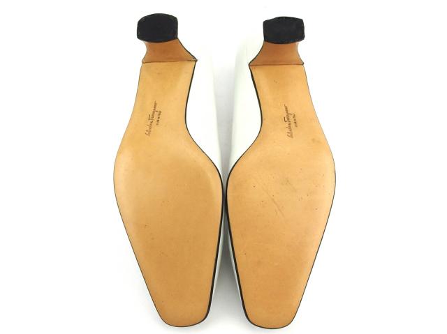 サルヴァトーレフェラガモ Salvatore Ferragamo パンプスロゴプレート