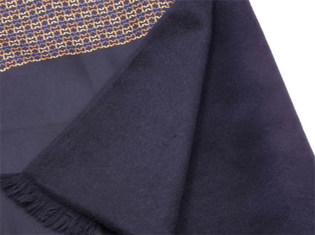 【30％OFF★週末タイムSALE】エルメス HERMES マフラープリント リバーシブル ブラック ベージュ グレー 灰色 レディース 中古_1